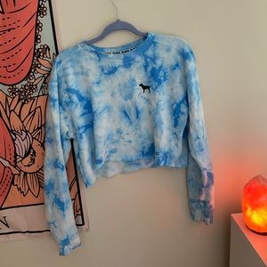Crop tie dye sweatshirt.